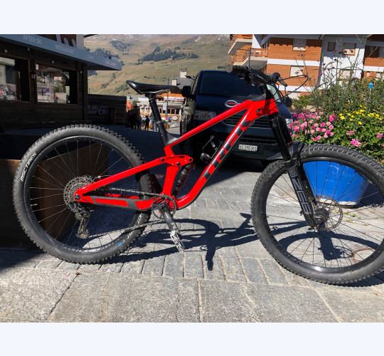 Trek Slash 7 L 29 Wheel Gloss Radioactive Red Matte Black