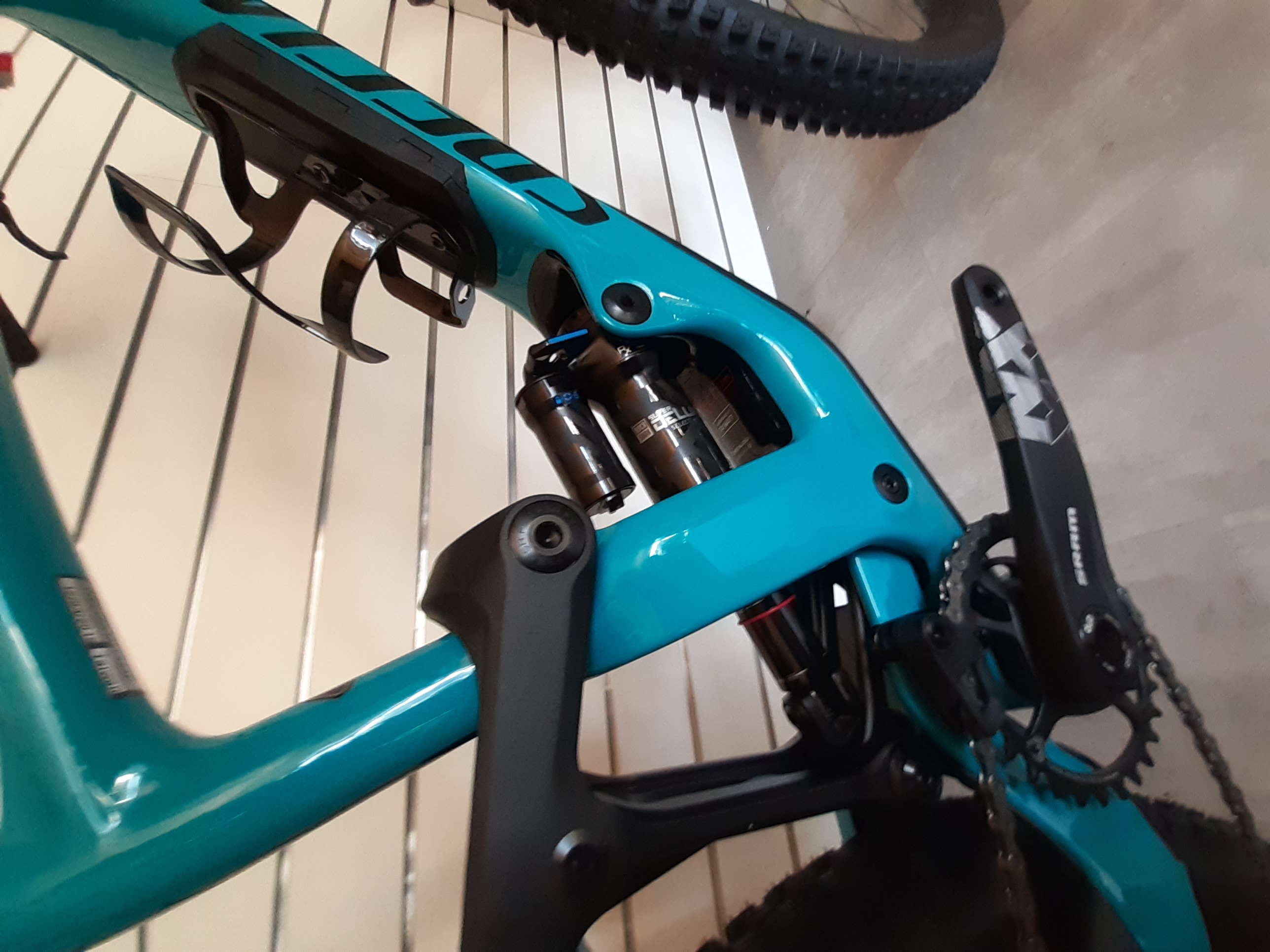 Specialized ENDURO COMP S3 2020年 サス用ポンプ付 Specialized ENDURO COMP S3 2020年 サス用ポンプ付