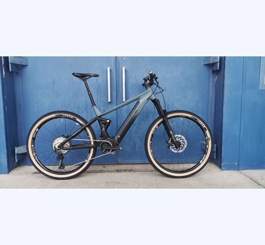Bergstrom AXV 869