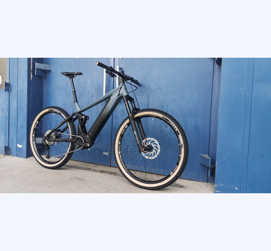 Bergstrom AXV 869