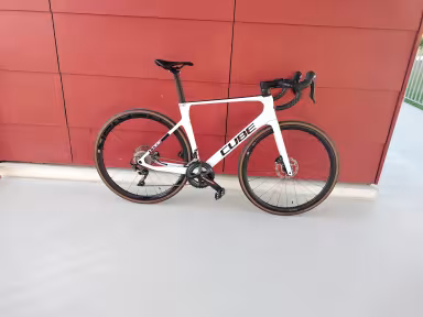 Cube Agree C:62 Flashwhite'n'carbon C58