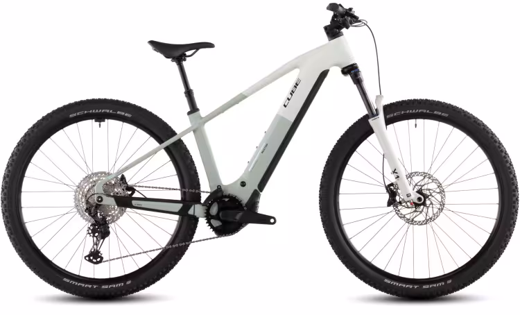 Cube  Reaction Hybrid Pro 800