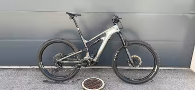 Cannondale Motera Neo Carbon.