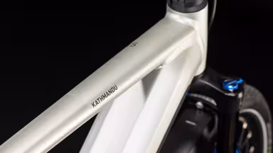 Cube  Kathmandu Hybrid 45 750