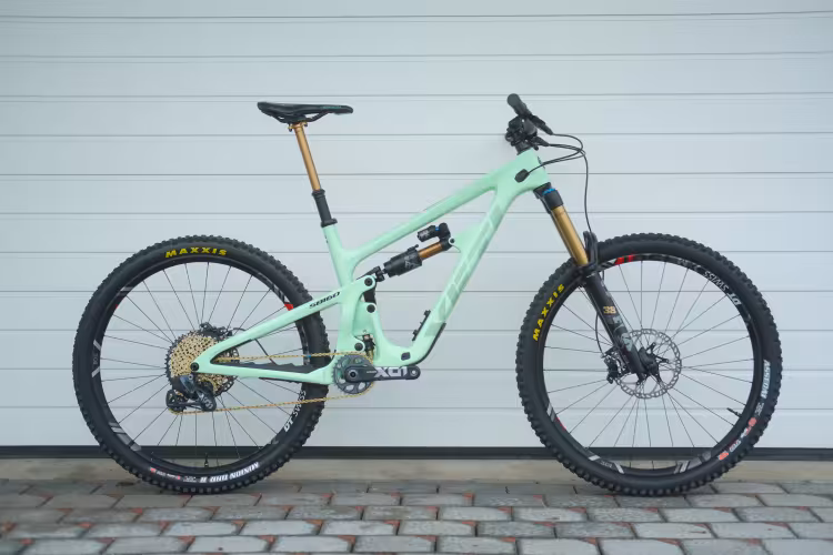 Yeti Cycles Sb160 Turq Series Radium Custom Large