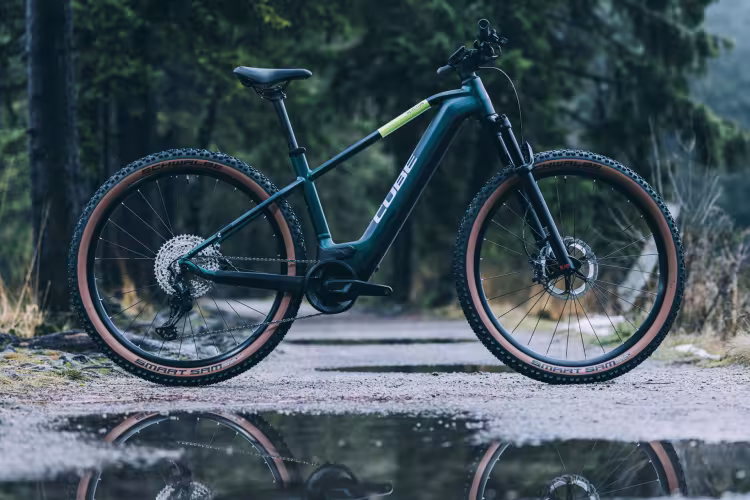 Cube Reaction Hybrid SLT 750