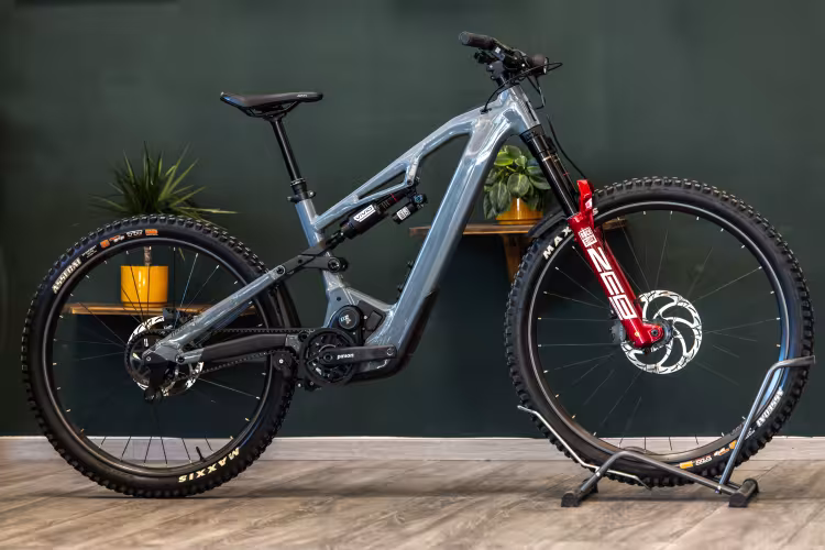 Moustache Clutch 160.9