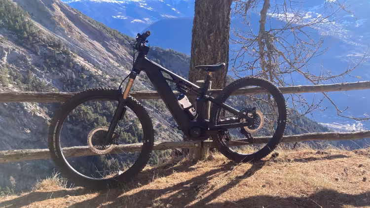 Cube Stereo Hybrid One44 Hpc At 800 Carbon´n´gold