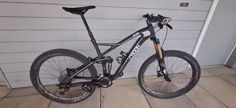 Radon Slide 160 27.5 9.0 Hd Carbon 18" 2016