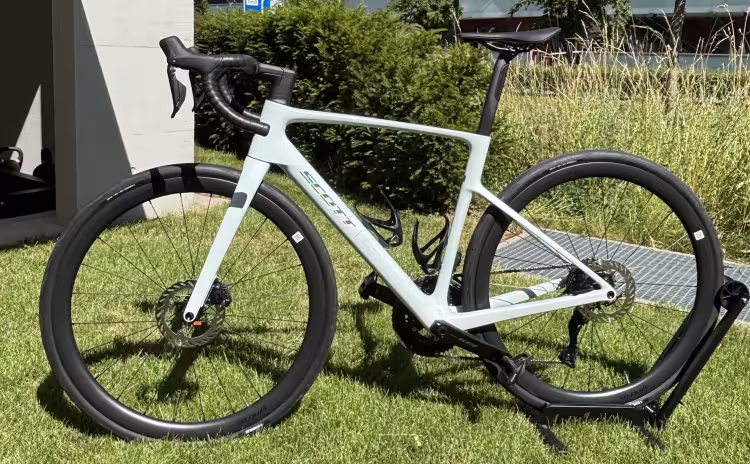SCOTT Addict 30 Shimano 105Di2