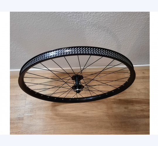 Vorderrad Novatec D041SB-15 + Alexrims EM-30 27.5″ (100/15mm ThruAxle)