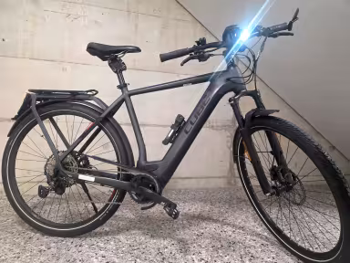 Cube Kathmandu Hybrid 625 45