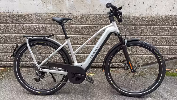 Cube  Kathmandu Hybrid 45 750