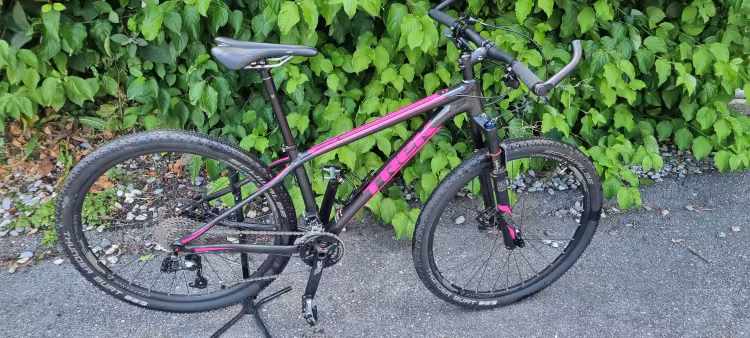 TREK Superfly 6