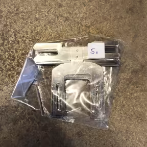 Supporto per parafango con distanza tra i fori di 50 mm - singolo