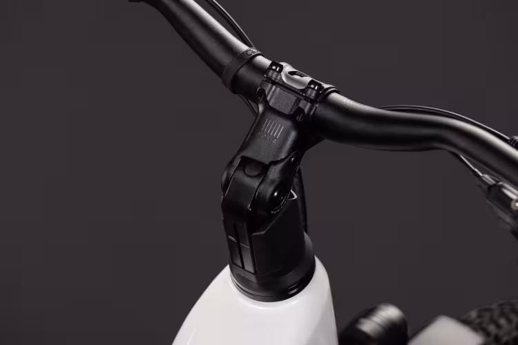 Cube Cube Nuride Hybrid Performance 720 Metallicwhite´n´grey