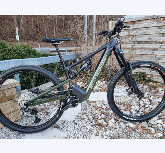 2022 Rocky Mountain Altitude Alloy 70 