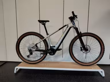 Cube Reaction Hybrid SLX 750