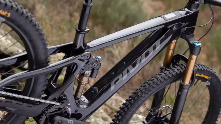 Pivot Shuttle Amp'd Mullet Mx Pro, Alloy Wheels